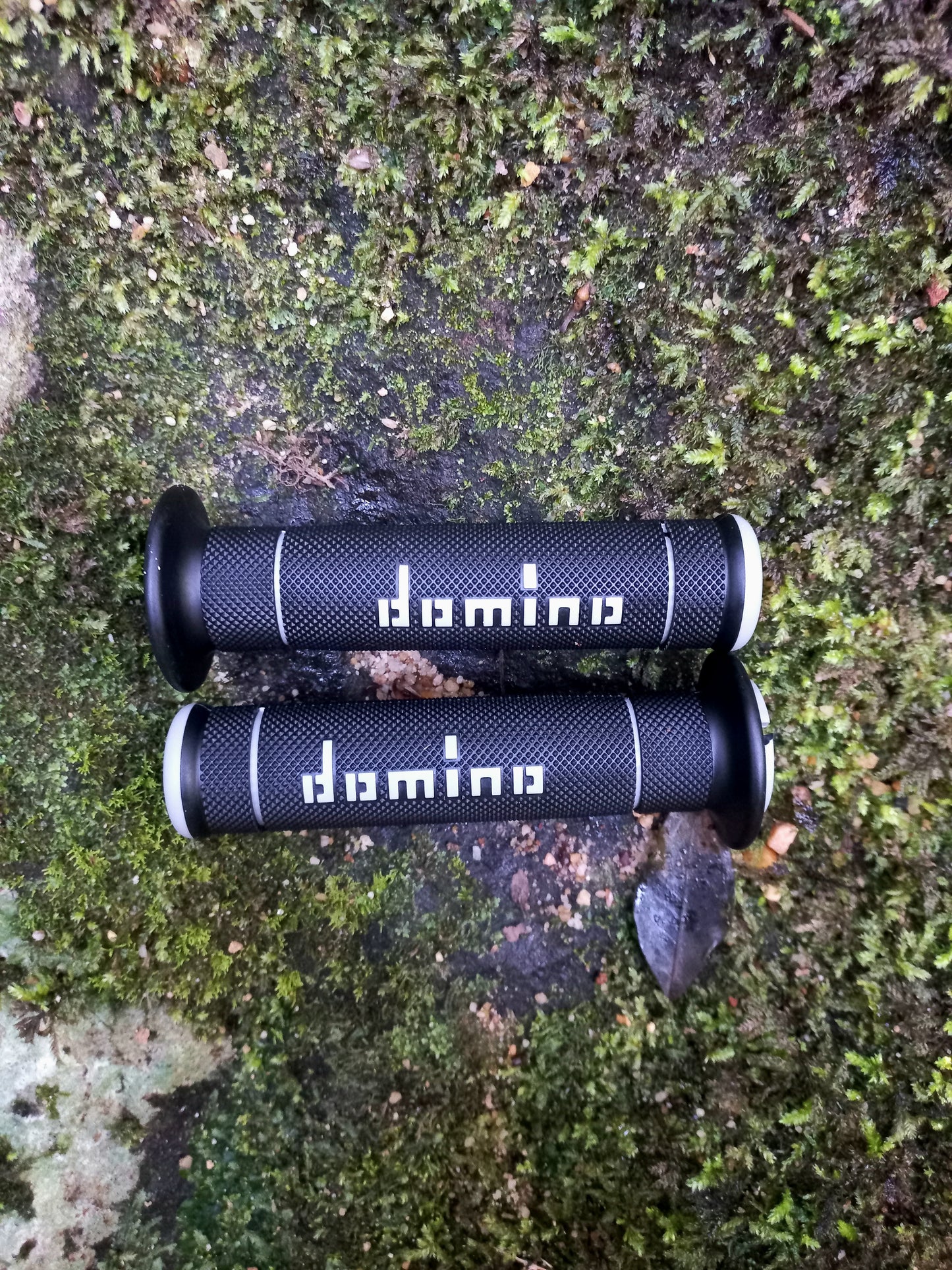 Domino trials grips
